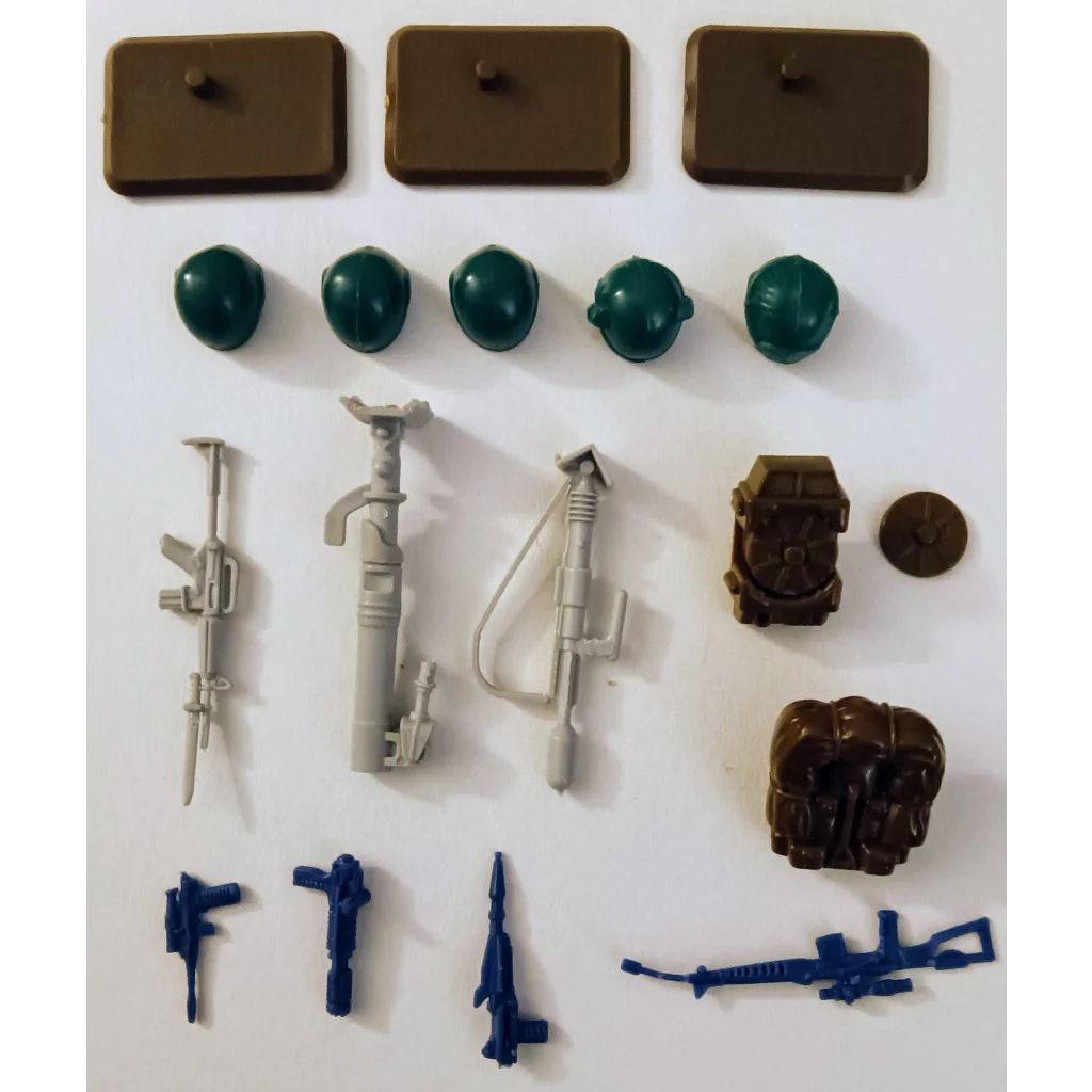 1984 GI Joe Battle Gear Accessory Pack with toy soldiers, weapons, green and brown helmets
