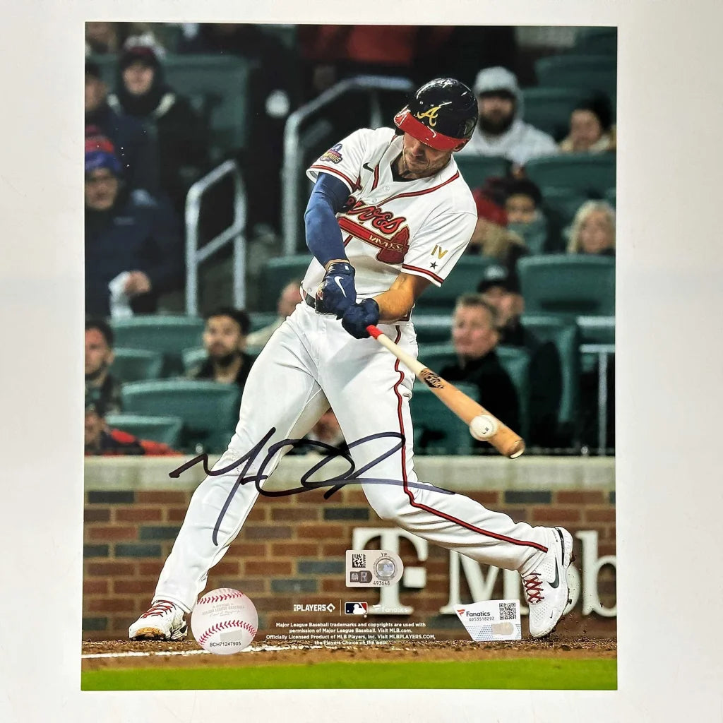 Autographed Matt Olson Atlanta Braves 8x10 photo mid-swing