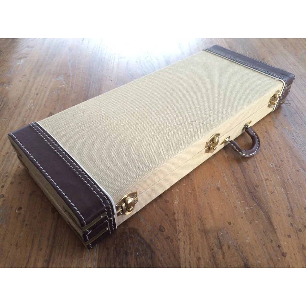 Vintage Axe Heaven guitar case with cream brown leather accents