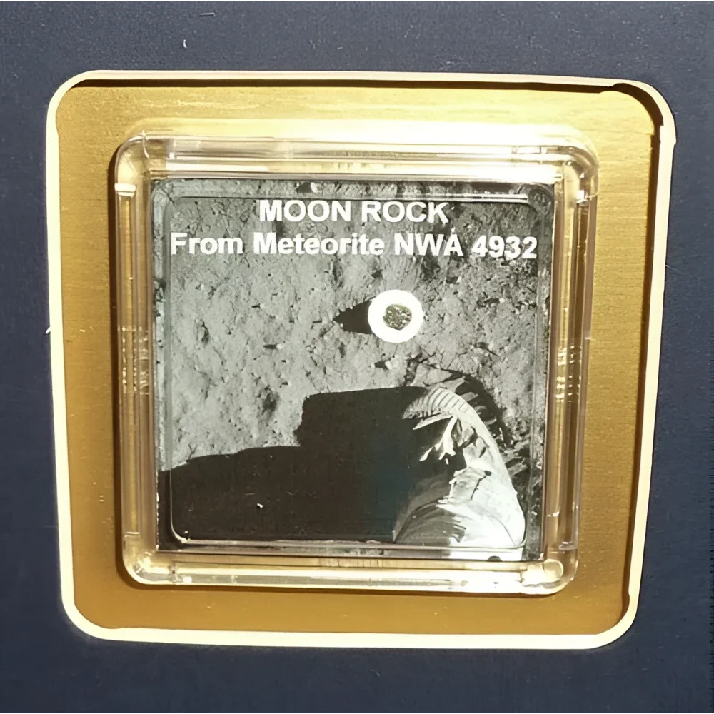 Buzz Aldrin autographed Apollo 11 frame with genuine moon rock NWA 4932