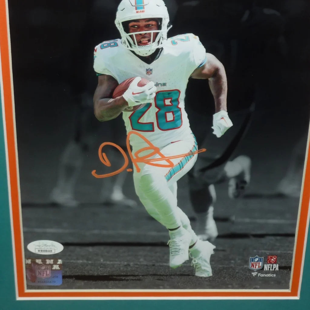 De’Von Achane autographed Miami Dolphins spotlight 8x10 photo in deluxe frame