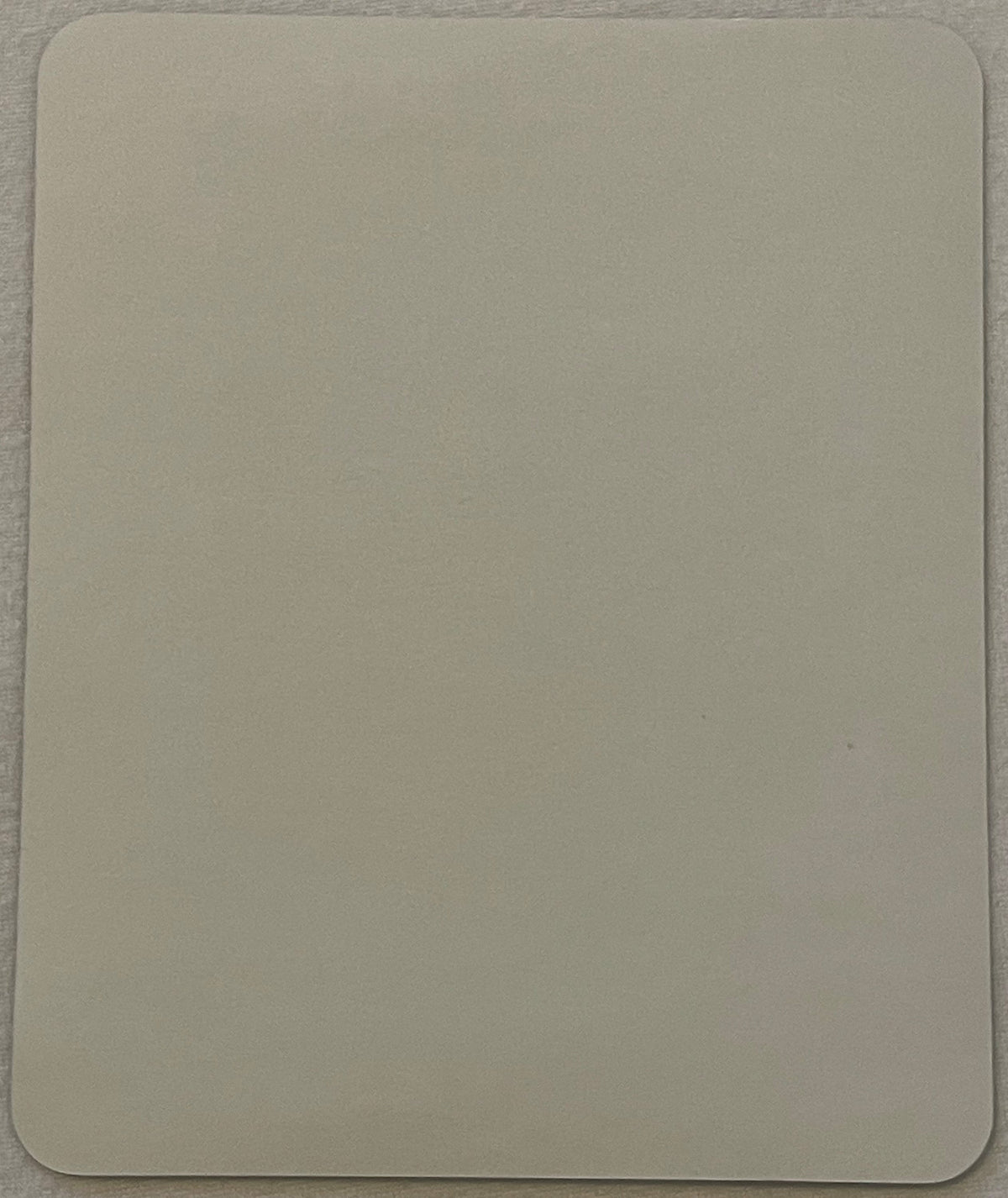 The reverse of the label: plain matte cream paper, rounded corners, no printing, no imprint and no adhesive pattern.
