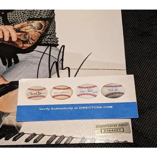 Justin Bieber autographed 8x10 photo with certificate of authenticity and signature details