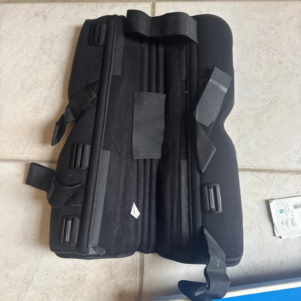 Black Össur knee immobilizer universal 3-panel with adjustable straps