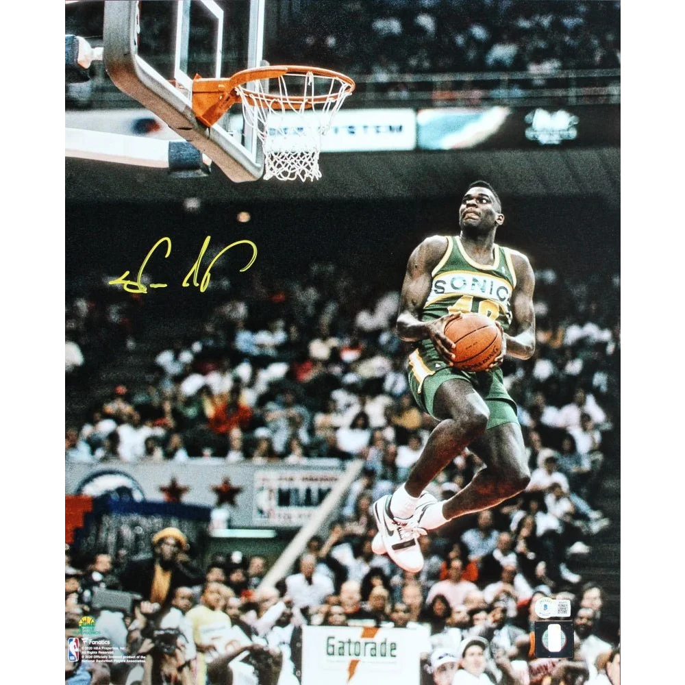 Shawn Kemp signed SuperSonics photo with authentic Beckett authentication showing him mid-air dunk