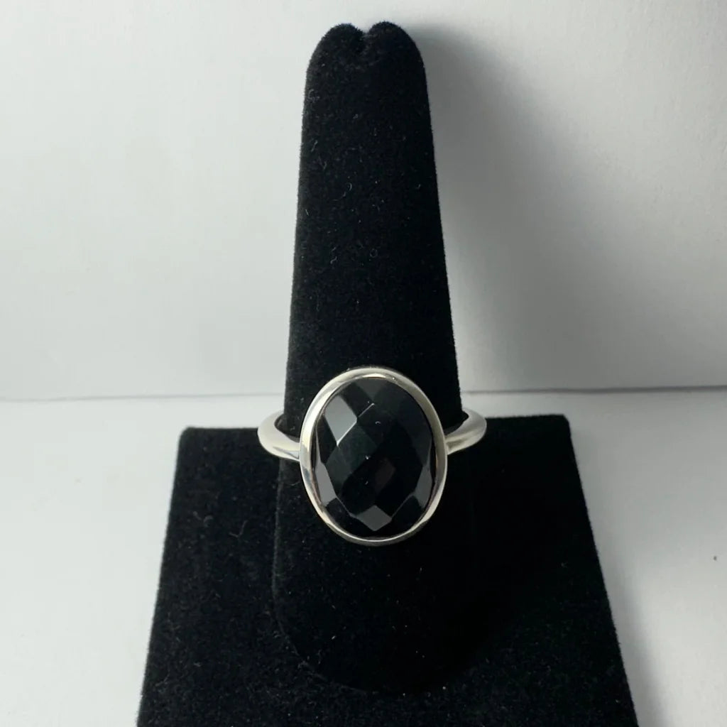 Stunning black onyx ring in sterling silver with oval-cut stone