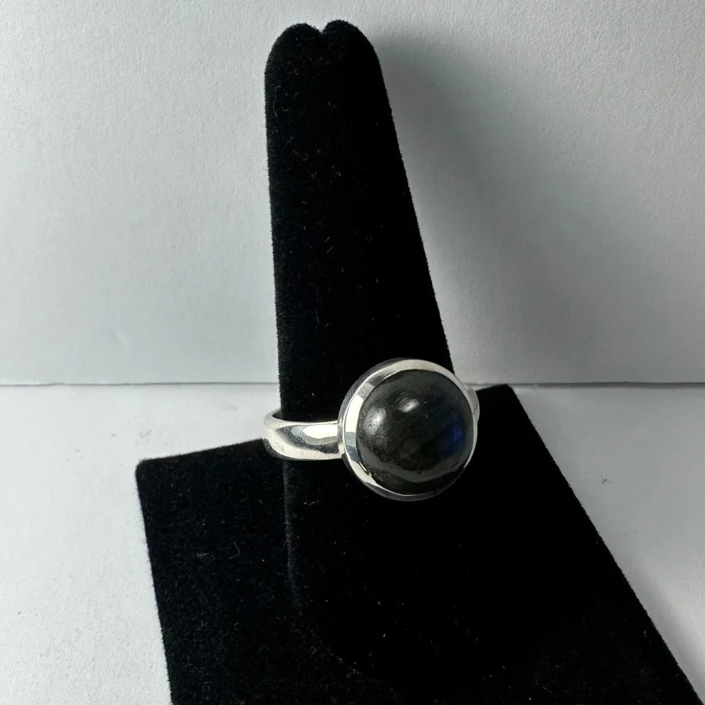 Stunning labradorite ring with silver bezel and blue-gray flash
