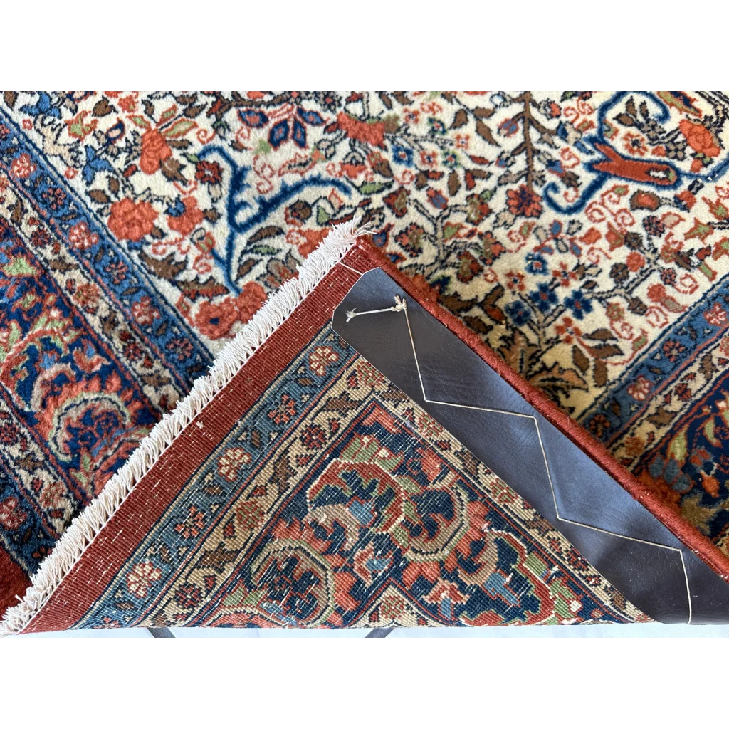 Stunning Persian Sarouk rug with floral medallion design