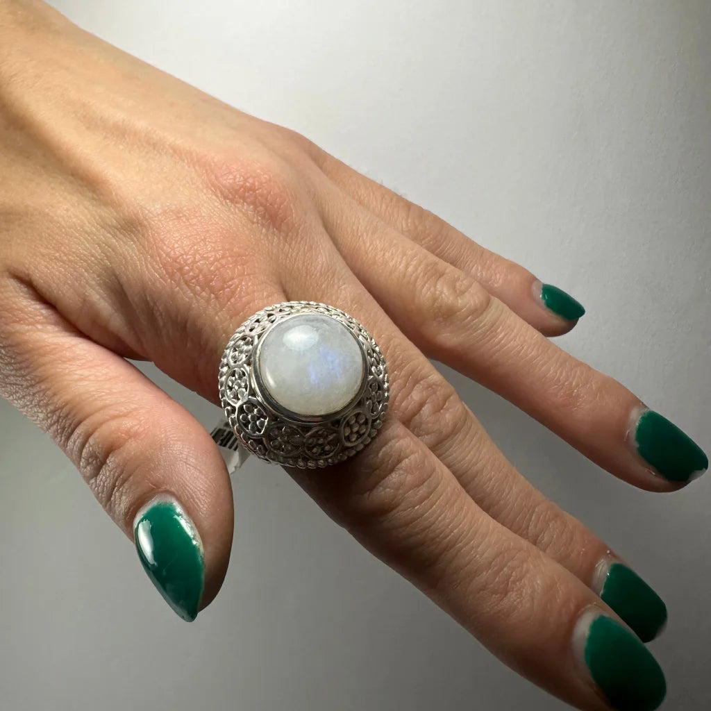 Stunning silver filigree moonstone ring with ornate design