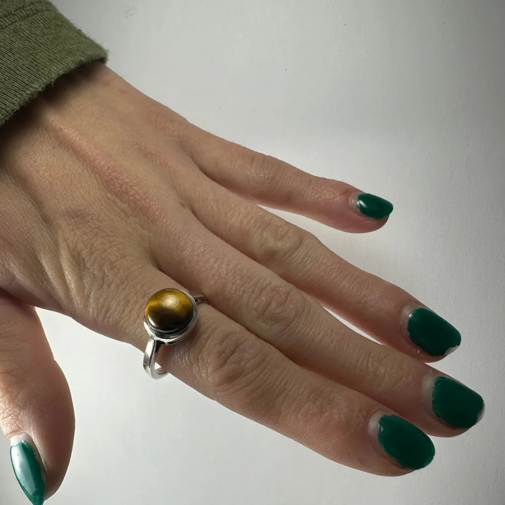 Stunning sterling silver tiger eye ring with golden stone
