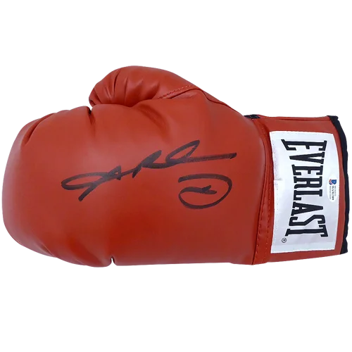 Red everlast boxing glove with black signature on knuckle area sugar ray leonard autographed collectible
