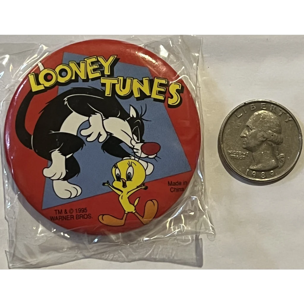 Looney Tunes pin featuring Sylvester the Cat and Tweety Bird, a 1995 collectible