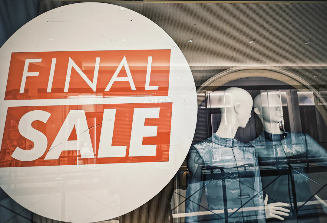 White circular FINAL SALE sign with orange text, perfect for boosting engagement rates in your Shopify store