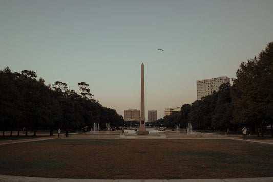 Obelisk monument in Watergate park amid green grass and trees