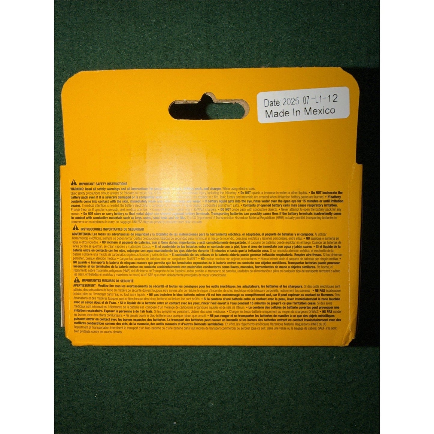 DEWALT DCB204 20V MAX XR 4Ah Lithium-Ion Battery Pack - Black/Yellow