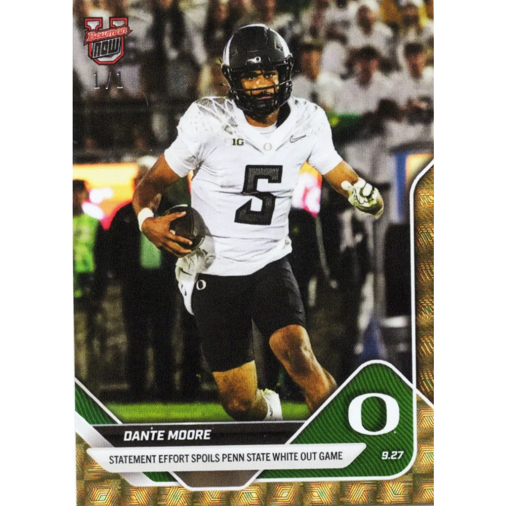 2015 Topps Dante Moore Oregon Ducks rookie card, QB in white black uniform holding football