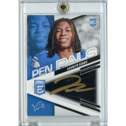 2023 Panini Donruss Elite Pen Pals Black Gold Ink Jahmyr Gibbs #PPJGB Autograph Rookie RC Football Card | Hall of Fame Sports Memorabilia | vintageantiquesgifts.com