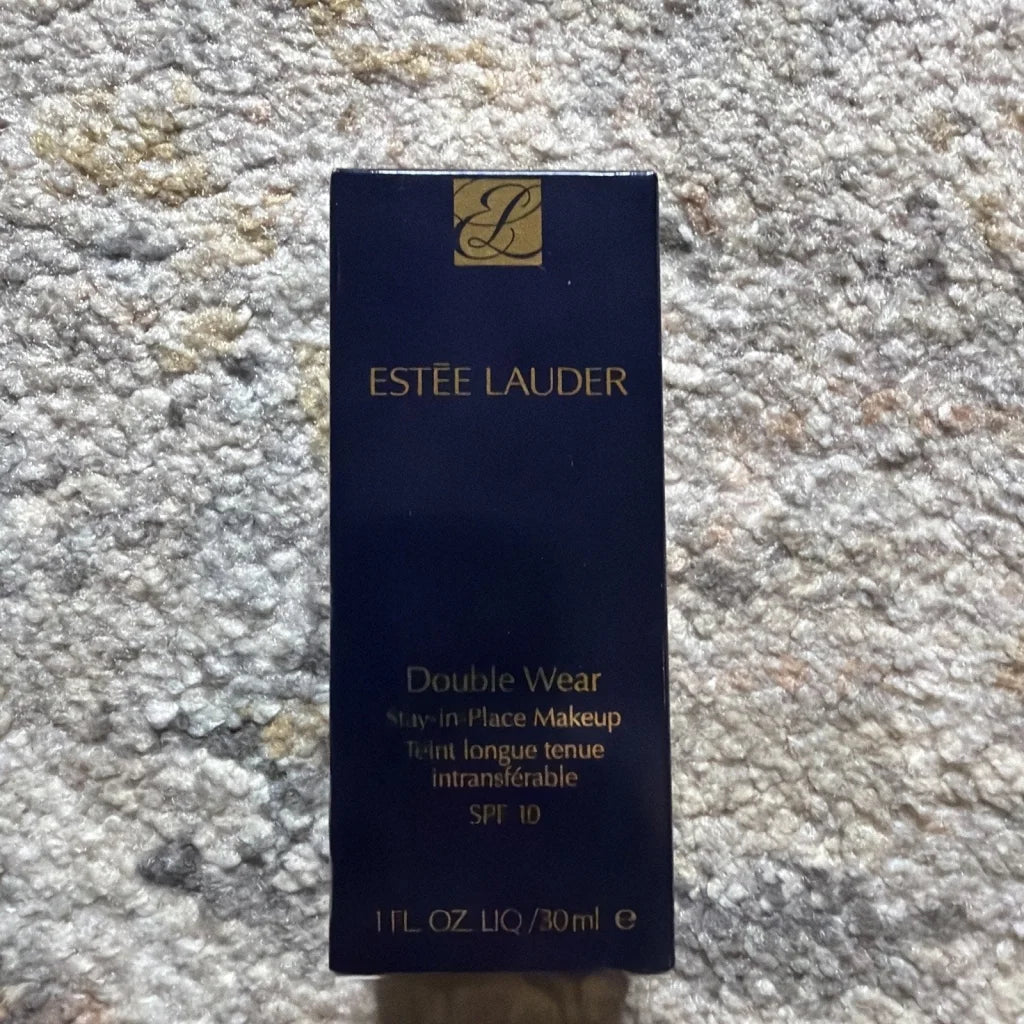Estee Lauder Double Wear Stay-in-Place SPF 10 Cool Vanilla 2C0 foundation box