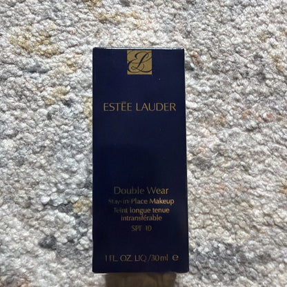 Estee Lauder Double Wear Stay-in-Place SPF 10 Cool Vanilla 2C0 foundation box
