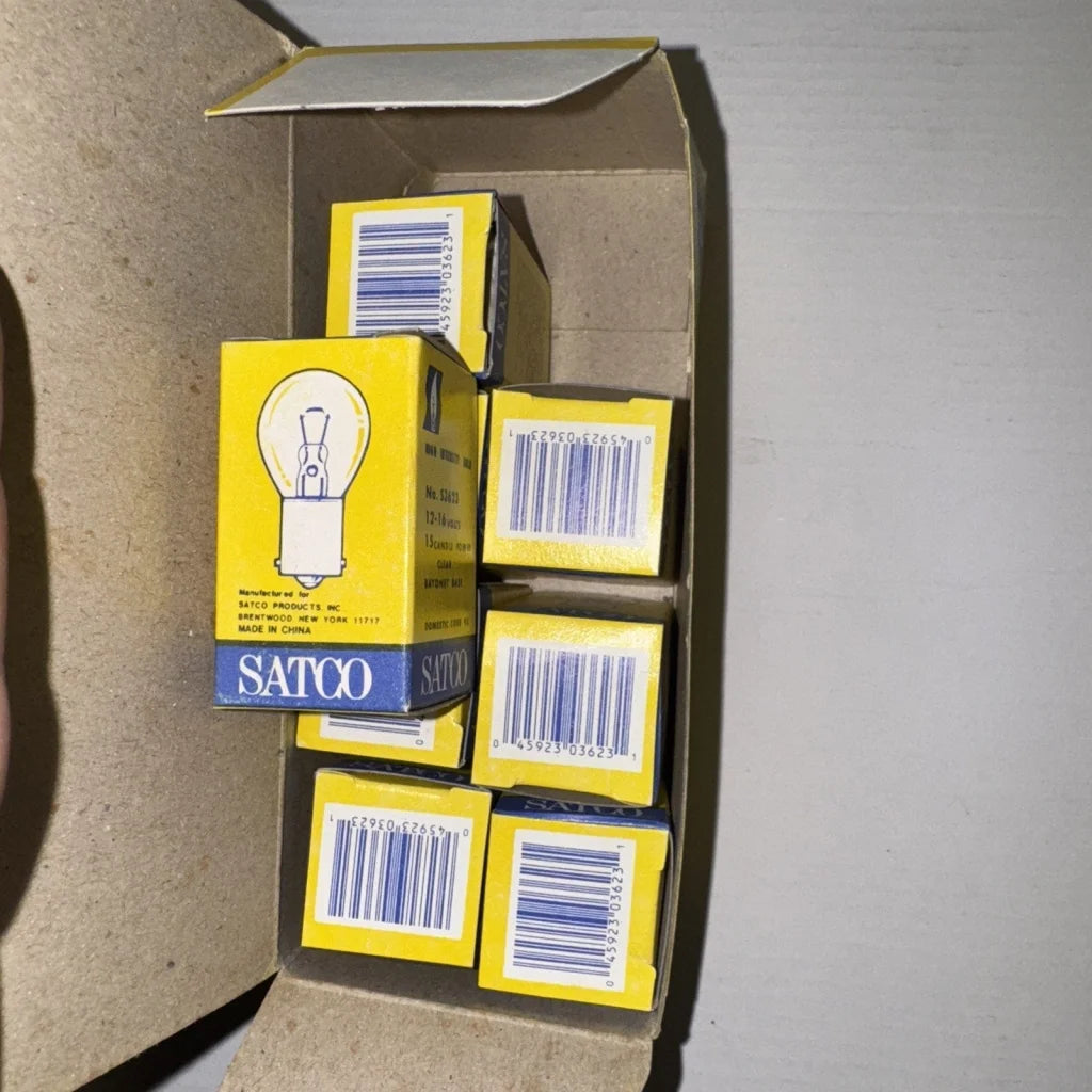 8 pcs Satco S3623 high intensity bayonet base bulbs in yellow blue box