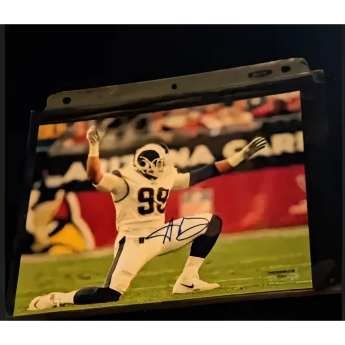 Aaron Donald autographed 8x10 photo in Rams frame for Rams memorabilia fans