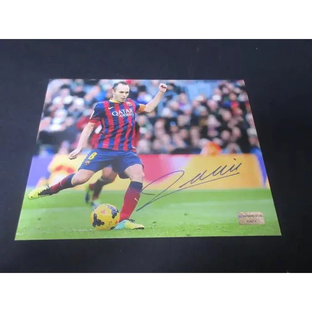 Signed 8x10 photo of Andres Iniesta in Barcelona kit with EUA COA authenticity