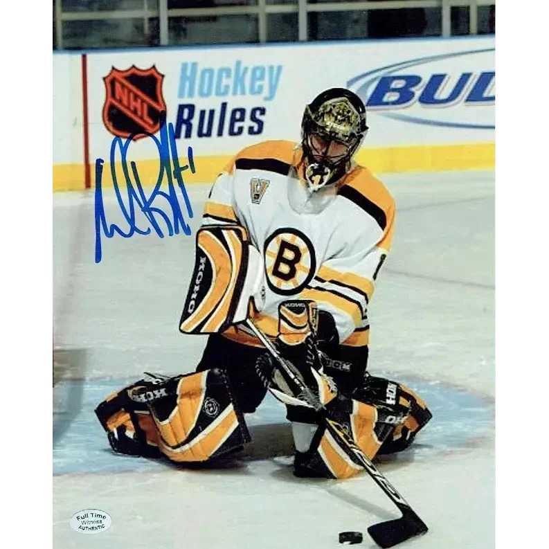 Autographed Andrew Raycroft Boston Bruins goalie photo collectible for fans