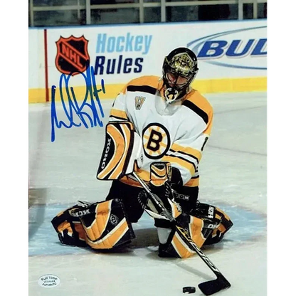 Autographed Andrew Raycroft Boston Bruins goalie photo collectible for fans