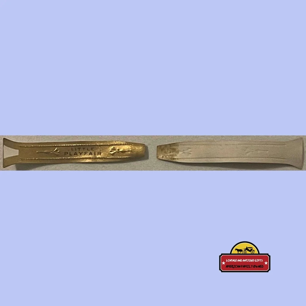 Golden metal collar stays with engraved details and antique embossed cigar band design