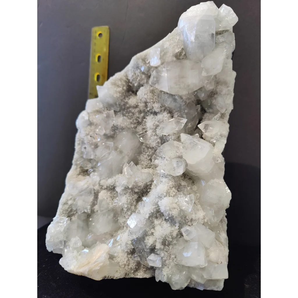 Apophyllite cabinet specimen 3,690g: translucent white quartz cluster