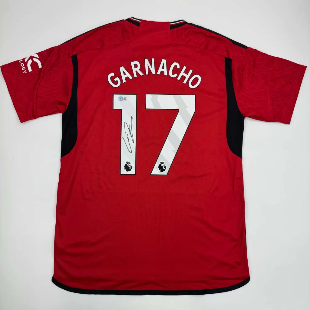 Back of autographed Garnacho 17 custom Manchester United red jersey, Beckett COA