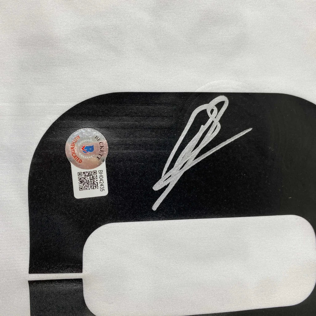 Autographed Karim Benzema Real Madrid 2022-23 White Soccer Jersey Beckett BAS COA | Authenticated Signed Sports Jersey | vintageantiquesgifts.com