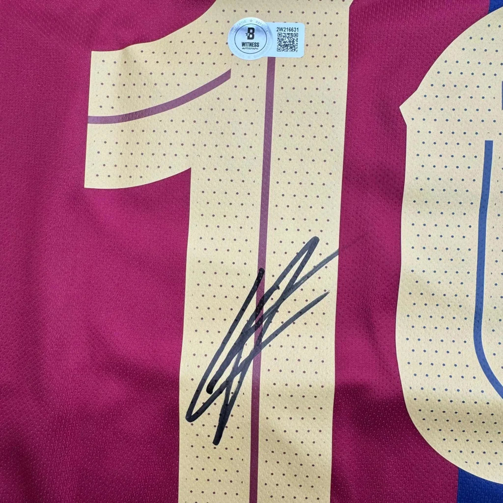 Lamine Yamal FC Barcelona jersey signed with Beckett BAS COA and gold 10 on magenta shirt