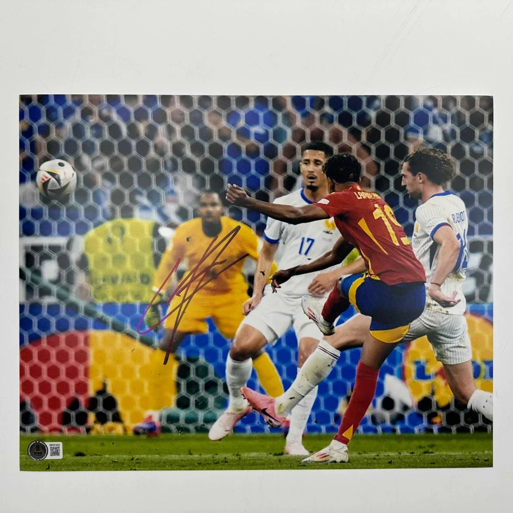 Autographed Lamine Yamal Spain World Cup 11x14 photo with Beckett COA