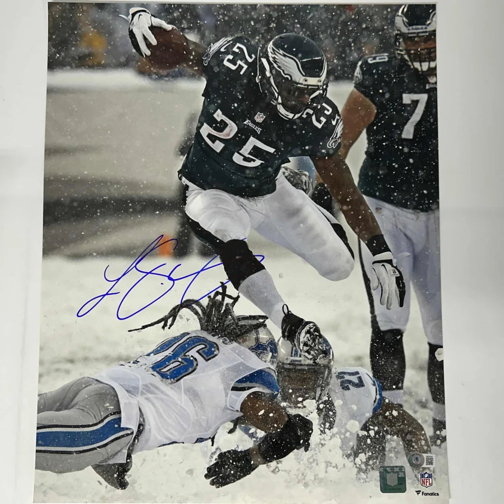 Autographed LeSean McCoy Philadelphia Eagles 16x20 Football Photo Beckett BAS COA | Hall of Fame Sports Memorabilia | vintageantiquesgifts.com