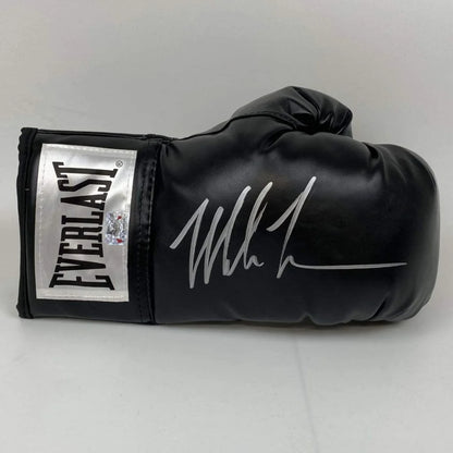Black Everlast boxing glove with silver autograph, third party authentication included