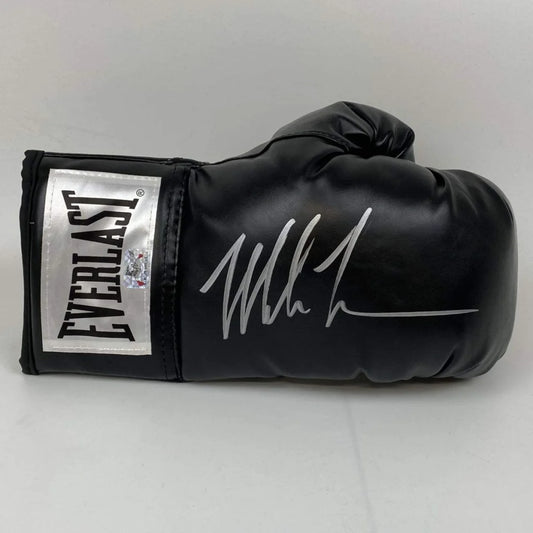 Black Everlast boxing glove with silver autograph, third party authentication included