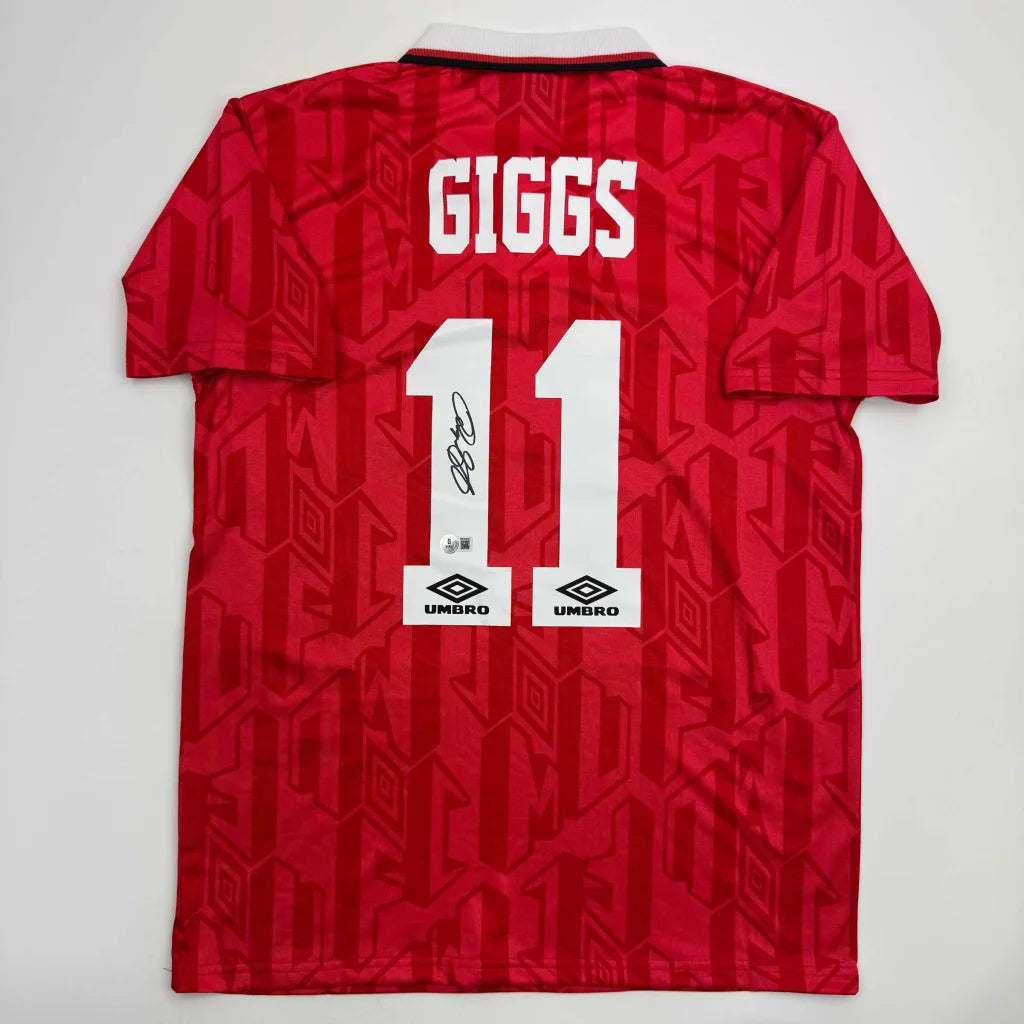 Autographed Ryan Giggs Manchester United red custom jersey back, number 11