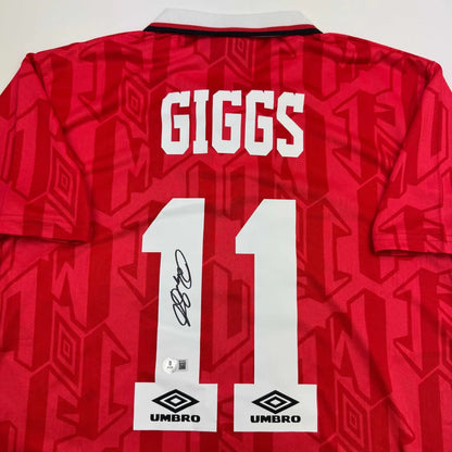 Back of autographed Ryan Giggs Manchester United red custom jersey with Giggs 11