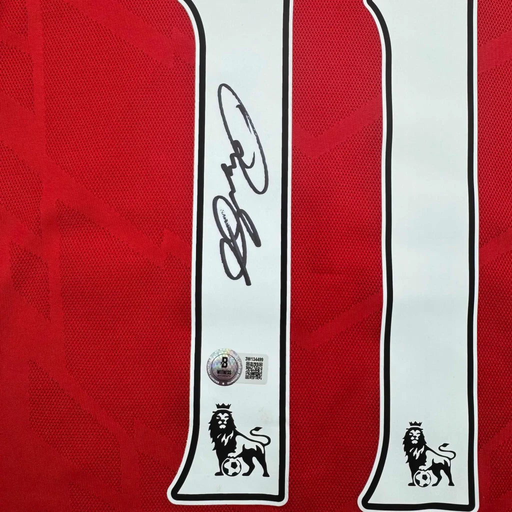 Autographed Ryan Giggs Manchester United Red Soccer Jersey Beckett BAS COA | Authenticated Signed Sports Jersey | vintageantiquesgifts.com