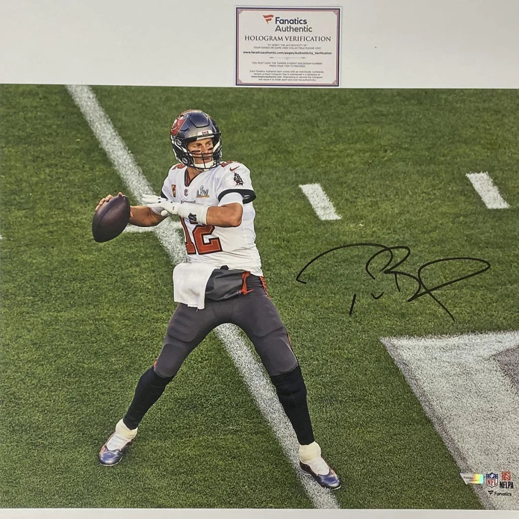 Autographed Tom Brady Super Bowl LV Tampa Bay Buccaneers 16x20 Football Photo Fanatics COA | Hall of Fame Sports Memorabilia | vintageantiquesgifts.com