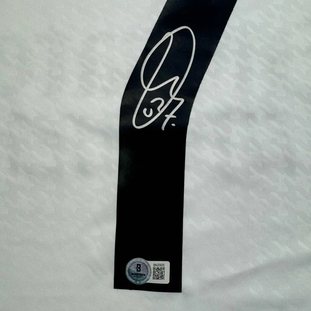 Autographed Vini Vinicius Jr. #7 Real Madrid White Soccer Jersey Beckett BAS COA | Authenticated Signed Sports Jersey | vintageantiquesgifts.com