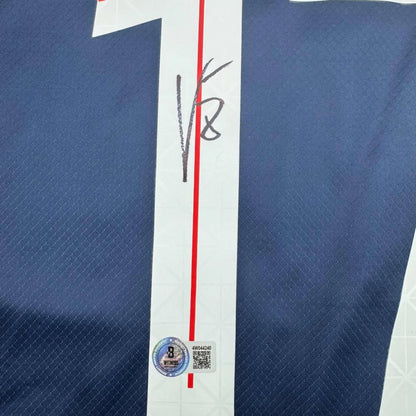 Autographed Vitinha PSG navy blue jersey with Beckett sticker