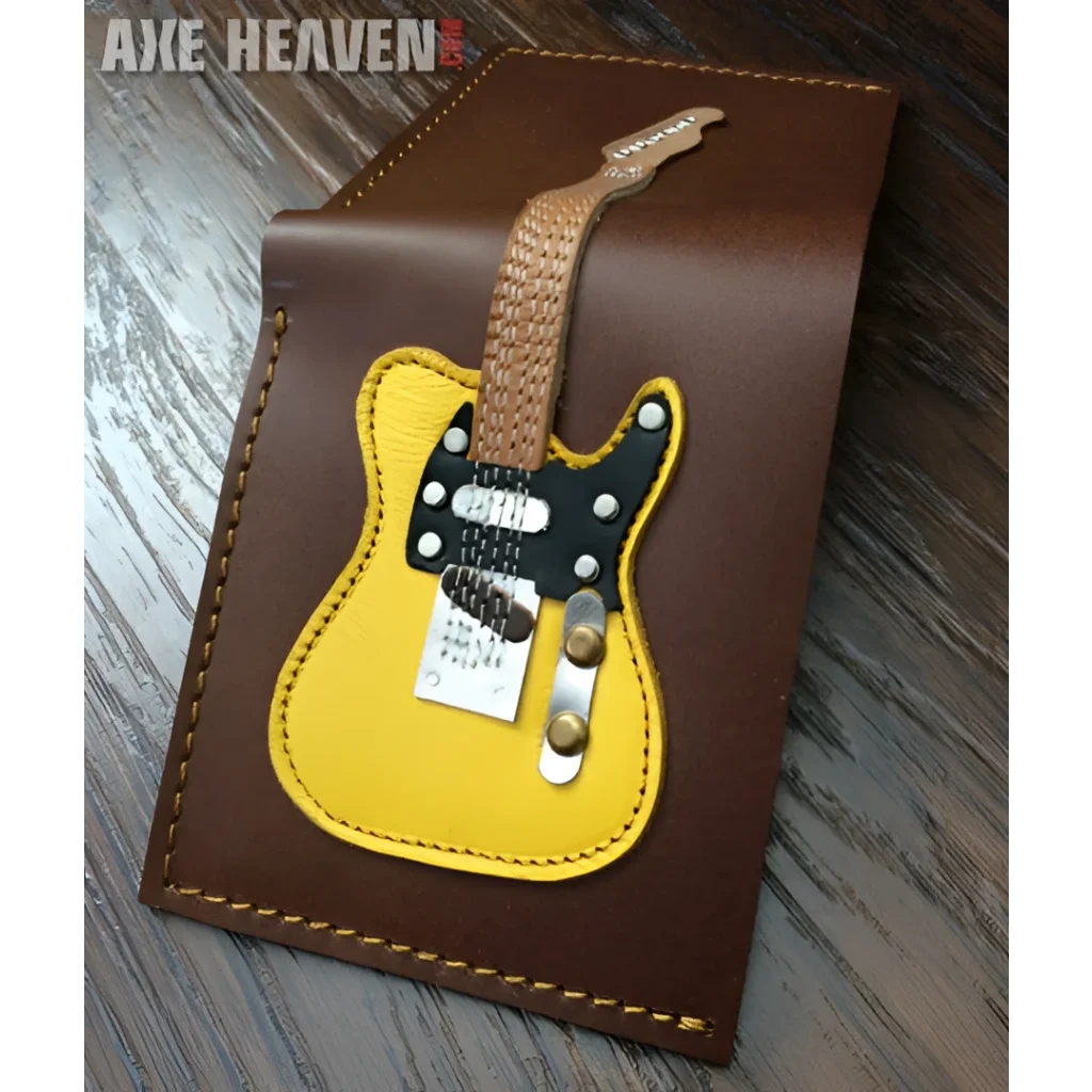 Classic blonde electric guitar wallet in genuine leather with Fender Telecaster keychain