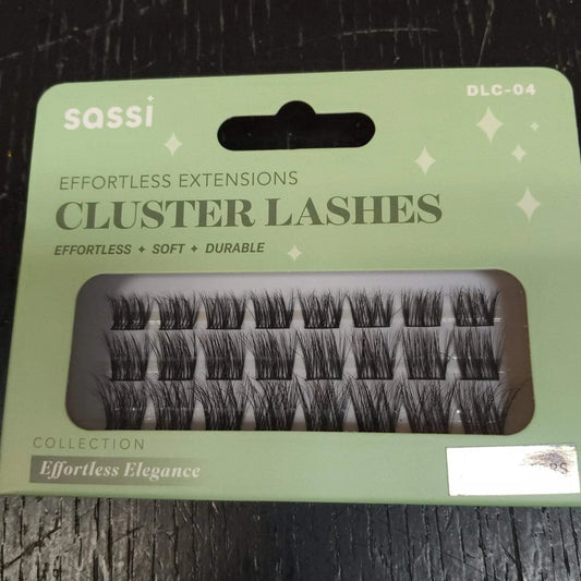 Sassi cluster lashes 04 in light green package with dense black fibers