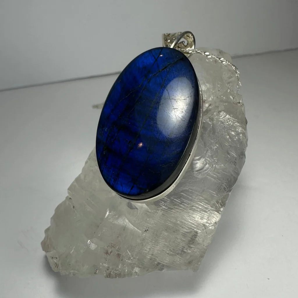 Deep blue oval labradorite sterling silver pendant with chain
