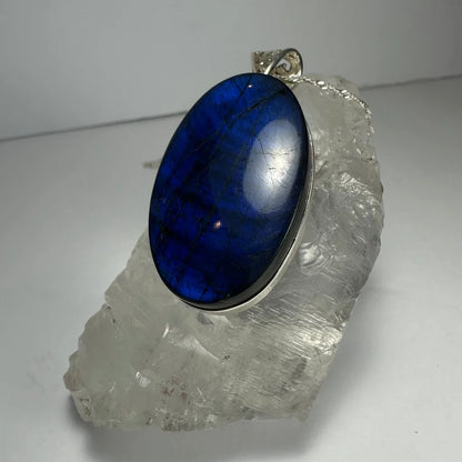 Deep blue oval labradorite sterling silver pendant with chain