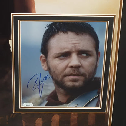 Framed Gladiator movie poster with autographed 8x10 photo of Russell Crowe, JSA
