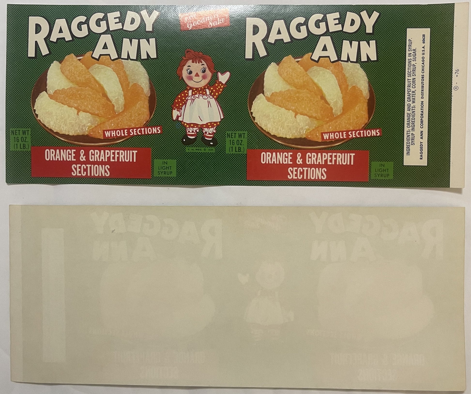 Vintage Raggedy Ann orange and grapefruit fruit sections can label showing the doll character and whole fruit sections in gre