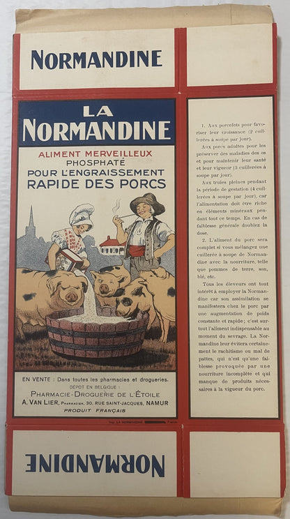 Flat, unfolded La Normandine box sheet, front and side panels: ALIMENT MERVEILLEUX PHOSPHATÉ POUR L'ENGRAISSEMENT RAPIDE DES PORCS header over the farm scene, Namur depot line and French feeding-dose directions on the side panel
